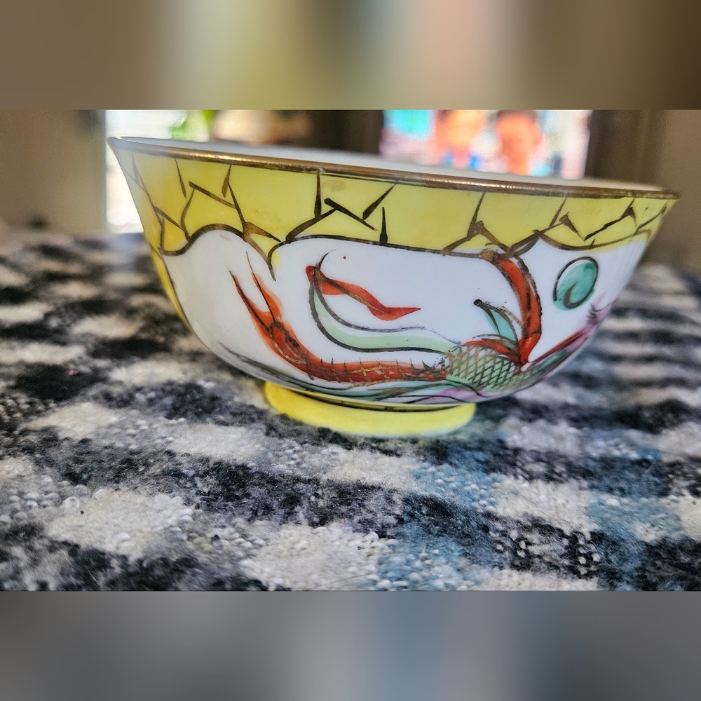 Chinese antique Famille Rose rice bowl
